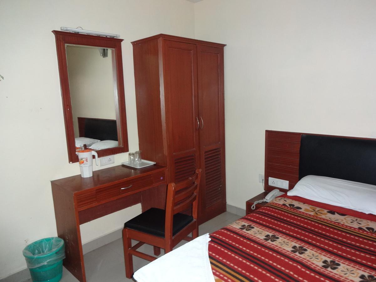 Sea Shell Park Hotell Chennai Exteriör bild