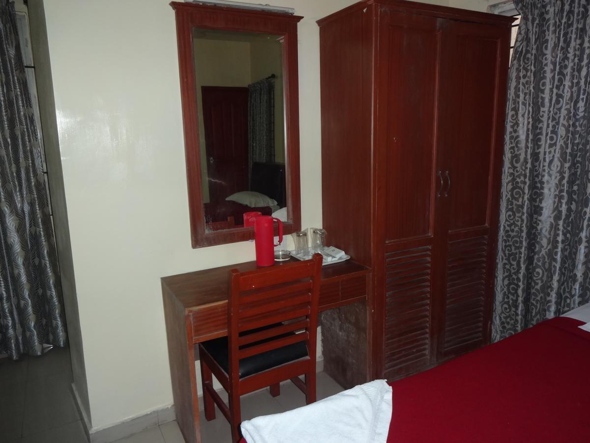 Sea Shell Park Hotell Chennai Exteriör bild